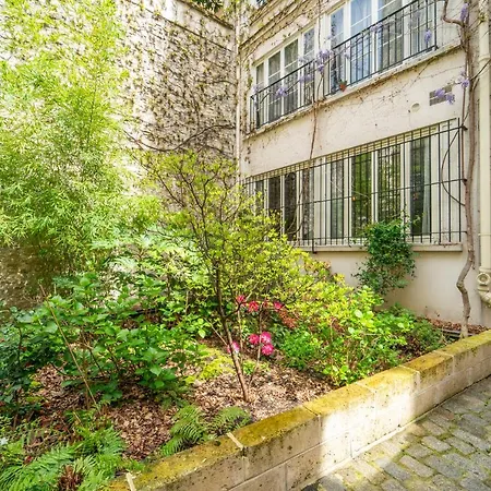 Apartment Charming Garden In Le Marais Paris