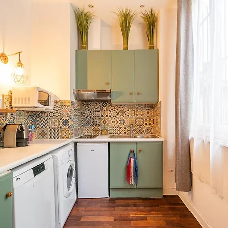 Charming Garden In Le Marais Apartment *
